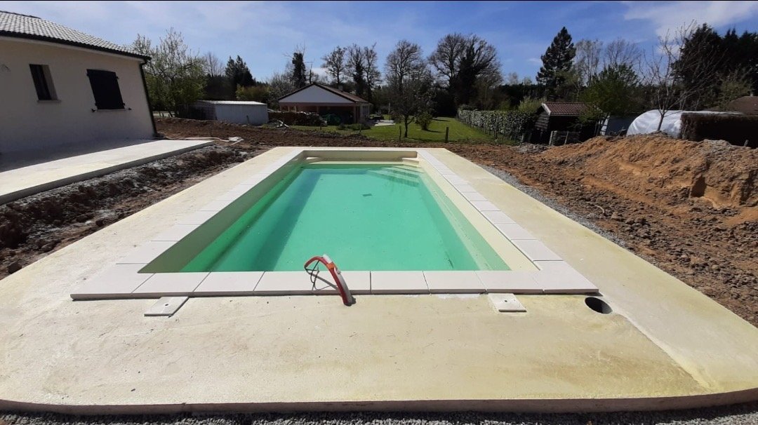 Piscine coque rectangulaire